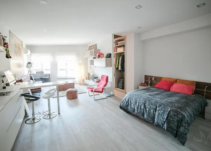 Granada Center Modern Loft